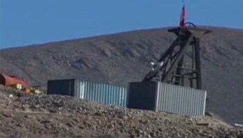 Video : Chile miners trapped underground for a month now