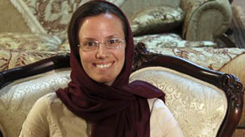 Iran finally frees American hiker Sarah Shourd on $500,000 bail
