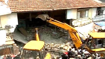 सिलिंडर फटने से मकान धराशायी