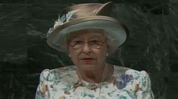 Queen arrives at UN with peace message