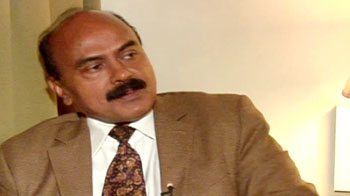 बालाकृष्णन पर अधिकारी के आरोप