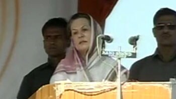 Video : After PM, Sonia takes on Nitish