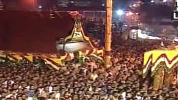 Video : Sabarimala stampede: 100 devotees feared killed, 90 injured