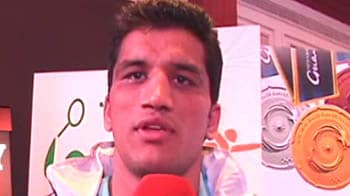 Video : Happy 2011, says boxer Dinesh Kumar