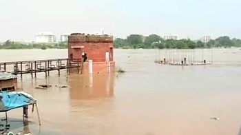 Flood threat looms large as Yamuna continues to rise Flood threat looms large as Yamuna continues to rise