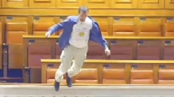 Video : Man dives 20 feet in Parliament