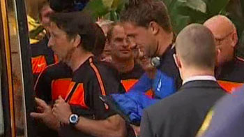 Dutch team leaves for final training session