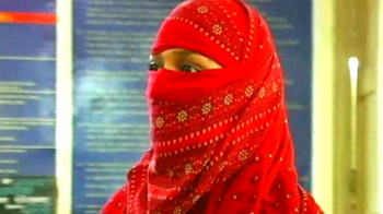 खूबसूरती की आड़ में करोड़ों का धोखा