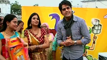 लखनऊ में किसकी गली दाल...