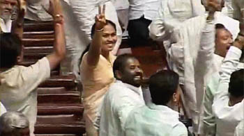 नहीं घटीं येदियुरप्पा की मुश्किलें