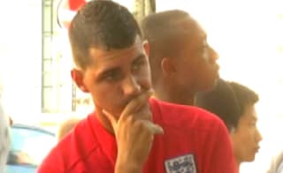 Video : Dejected English fans pack pubs after defeat