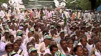 UP farmers bring agitation to Delhi, plan to 'gherao' Parliament