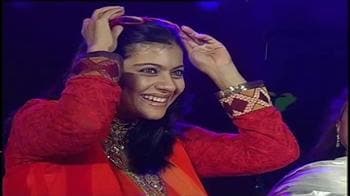 Video : Kajol covers up her baby bump