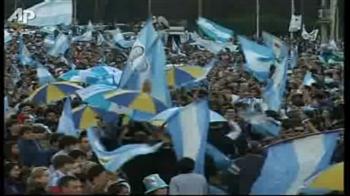 FIFA: Argentine team gets mixed response at home