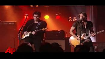 John Mayer, Keith Urban trade guitars for 'Crossroads'