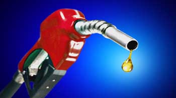 पेट्रोल के बढ़े दामों का विरोध