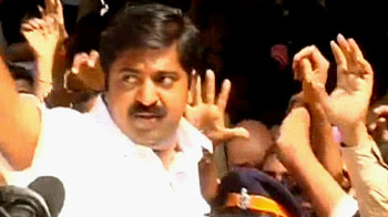 विधायक रामकदम ने फिर की हाथापाई