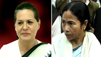 Mamata meets Sonia; Fuel prices on agenda?