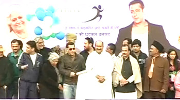 Black flags welcome Salman at Jaipur Marathon