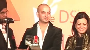 Video : Karachi writer wins award at Jaipur Lit-fest
