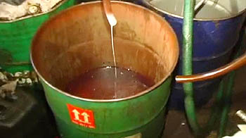 मुंबई में छापे, लाखों का तेल बरामद