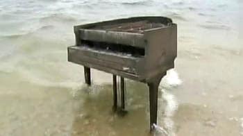 Video : Mysterious piano appearance case solved