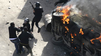 Egypt protests continue as cabinet resigns