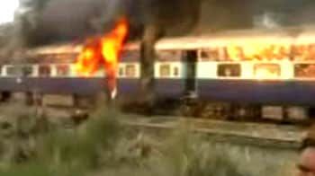 Video : 14 young men riding on train roofs die