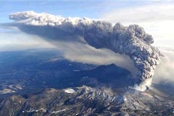 Volcano erupts sixth time in a week Volcano erupts sixth time in a week