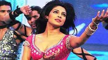 'माधुरी' बनकर थिरकी प्रियंका