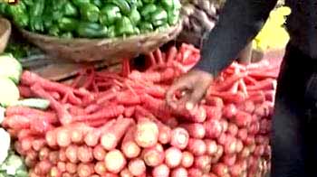 नहीं गिर रहे सब्जियों के दाम