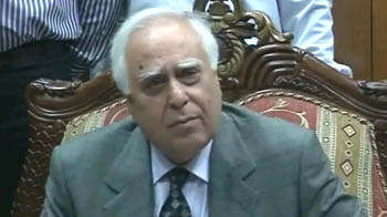 एनडीए के सारे फैसले गलत : सिब्बल