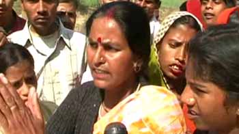 मायावती के काफिले का घेराव