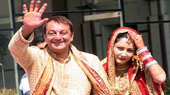 बैंकाक में मस्ती करेंगे संजय-मान्यता