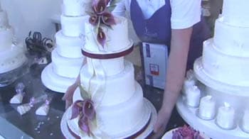 Video : Too many cooks for this royal cake