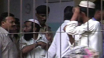 गोधराकांड में 31 लोग दोषी, 63 बरी