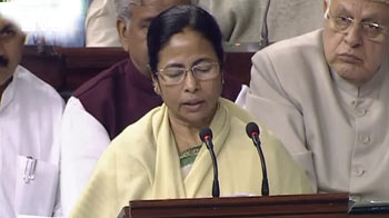 Mamata presents Rail Budget 2011