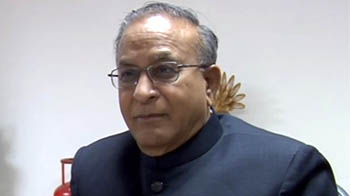 Oil firms free to go ahead with price rise: Oil Secretary