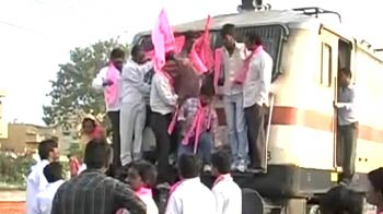 Video : Telangana bandh leads to huge train delays