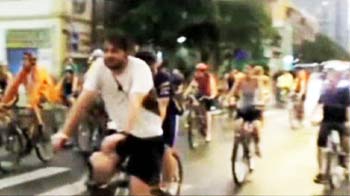 Video : Car goes berserk in crowd of 100 cyclists