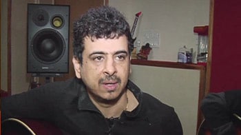 Video : Palash Sen dedicates a song to the PM