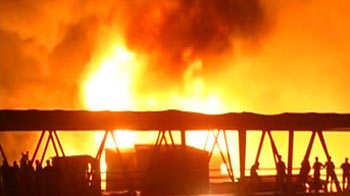 Mumbai: Major fire at slum near Bandra station