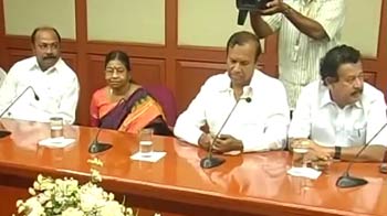 Video : DMK pulls out of UPA govt, withdraws its 6 ministers
