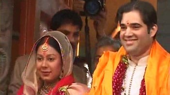 Video : Varun Gandhi-Yamini Roy tie the nuptial knot