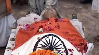 Videos : अर्जुन सिंह का अंतिम संस्कार