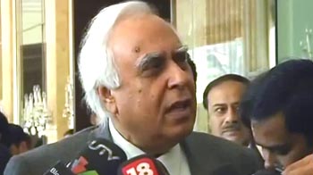 Kapil Sibal discusses 15 issues with telcos