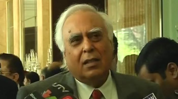 Kapil Sibal meets telecom CEOs