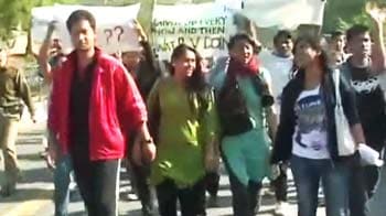 Video : Delhi students march against college girl's shooting