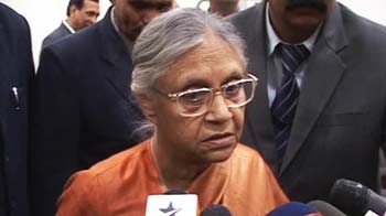 Sheila Dikshit meets murdered college girl's family, assures justice