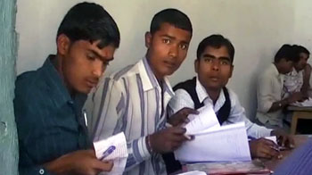 डीएम पर प्रिंसिपल ने उठाया हाथ